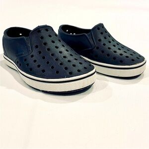 Native Shoes Boys 6 Girls Miles Child C6 Jiffy Black Shell White Vegan Sneakers